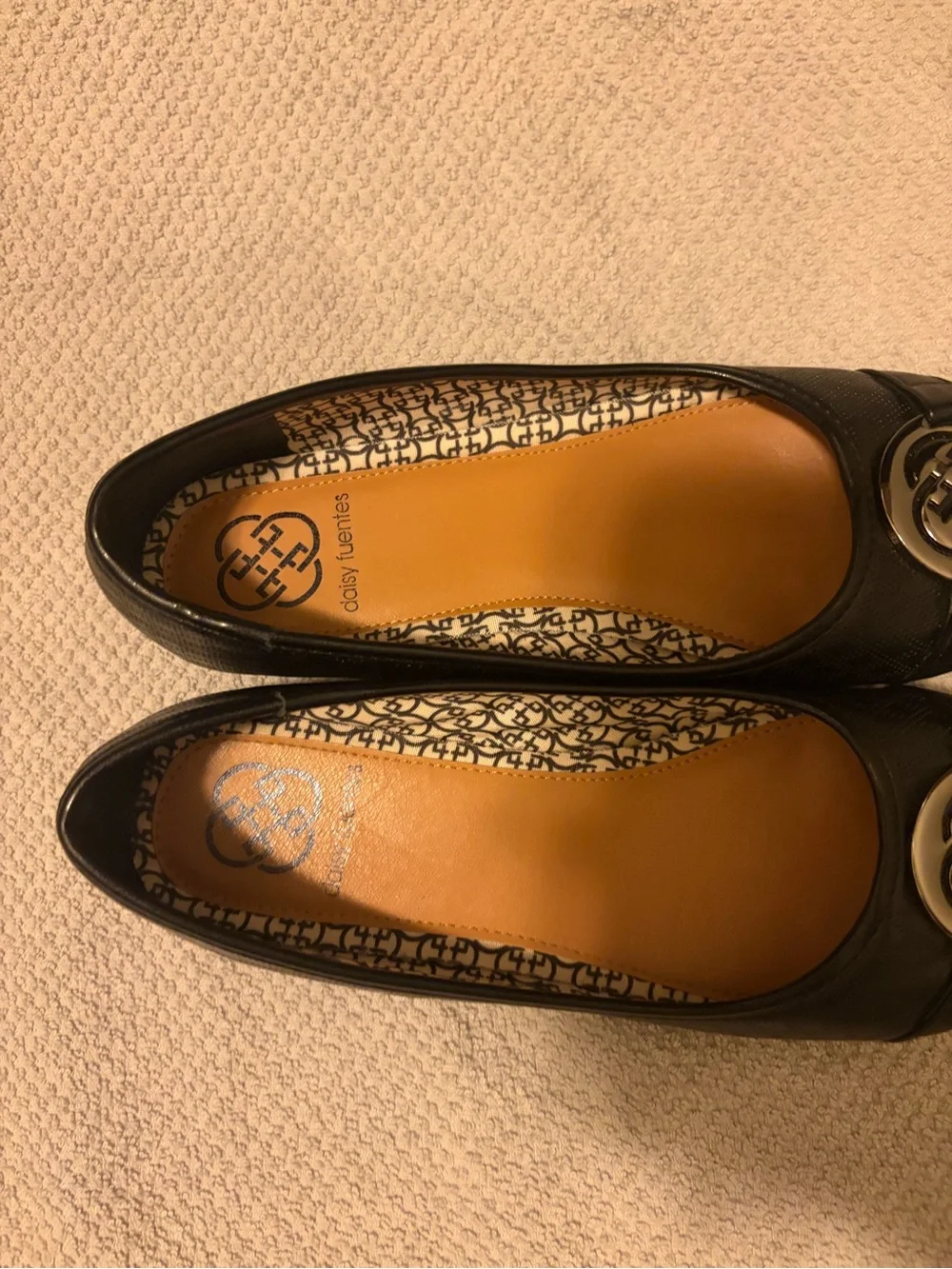 Daisy Fuentes classic black